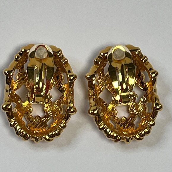 Vintage Gold-Tone Woven Clip-On Earrings Oval Design Womens Jewelry - Picture 2 of 5